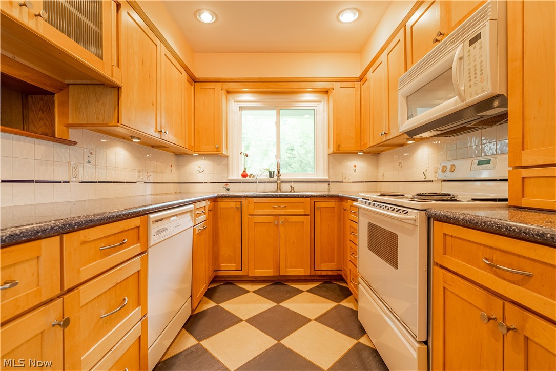470 Crystal Lake Road Akron, OH 44333 - Photo 19 of 29 Gallery Image 19