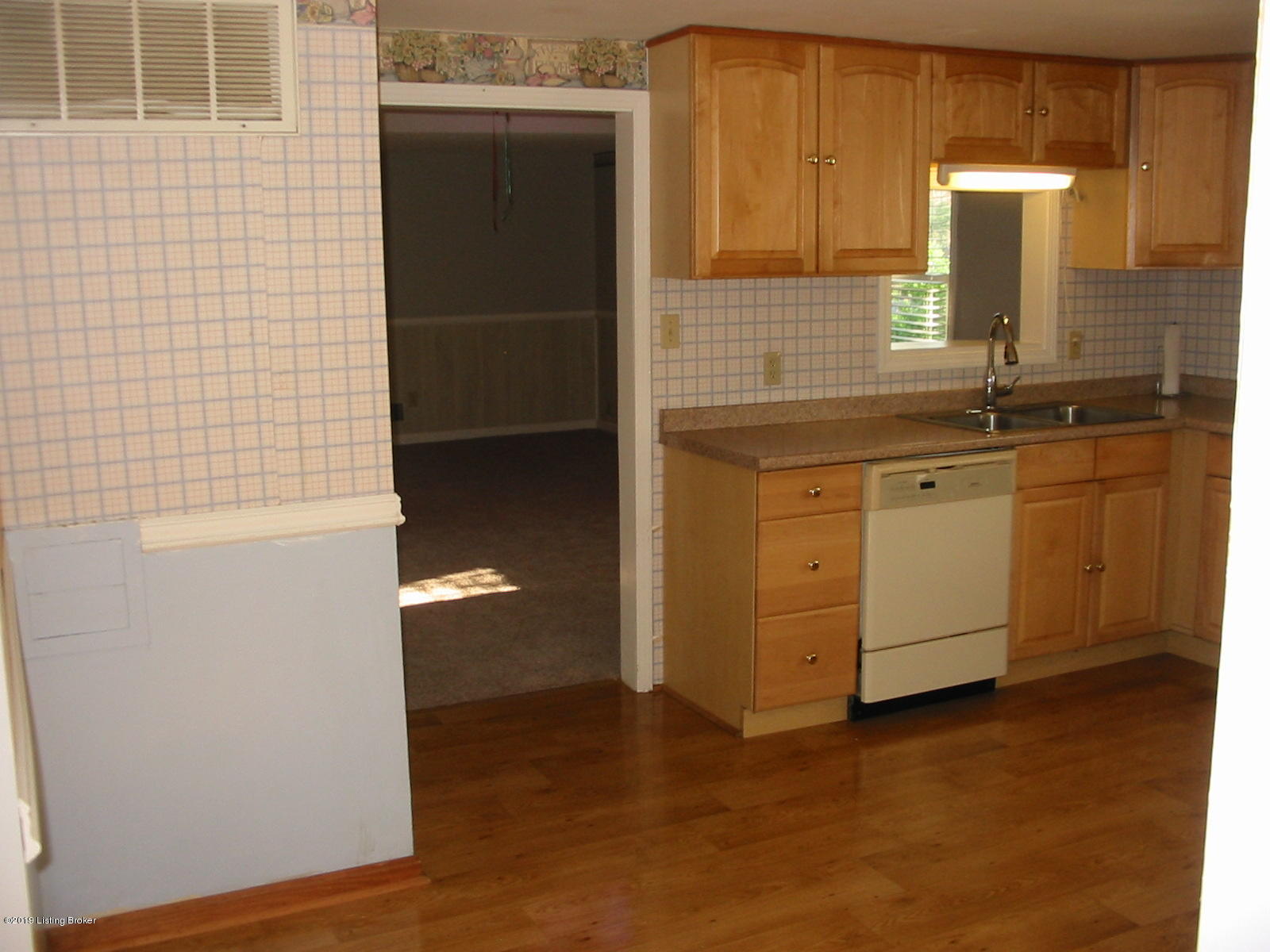 4621 Dover Road Louisville, KY 40216 - Photo 9 of 16 IMG_2880