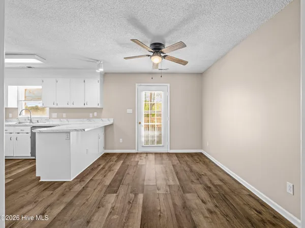 $1,800 | 1147 Lakeview Avenue, Richlands, NC 28574