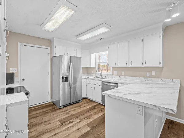 $1,800 | 1147 Lakeview Avenue, Richlands, NC 28574