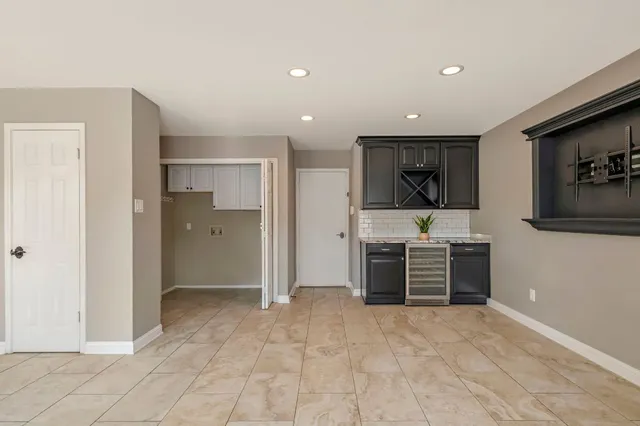 a view of a livingroom with kitchen and furniture