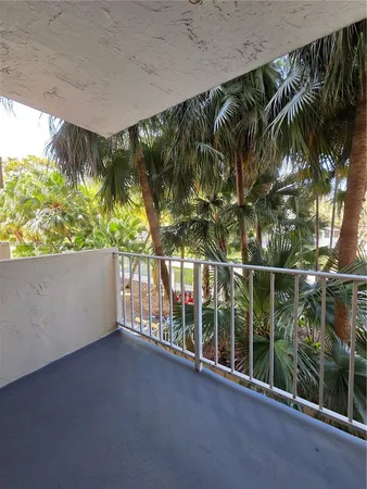 $1,800 | 2350 Northeast 135th Street, Unit 201, North Miami, FL 33181