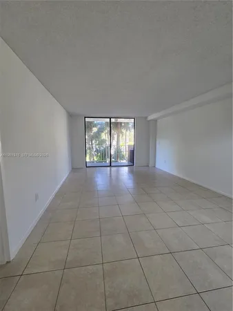 $1,800 | 2350 Northeast 135th Street, Unit 201, North Miami, FL 33181