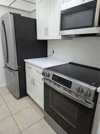 $1,800 | 2350 Northeast 135th Street, Unit 201, North Miami, FL 33181