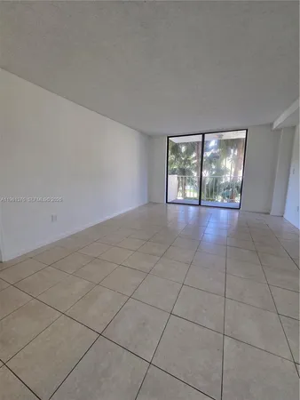 $1,800 | 2350 Northeast 135th Street, Unit 201, North Miami, FL 33181