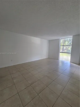 $1,800 | 2350 Northeast 135th Street, Unit 201, North Miami, FL 33181