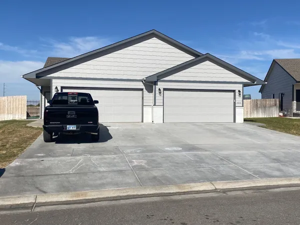 $340,000 | 462 South Longbranch Drive, Unit 2, Maize, KS 67101