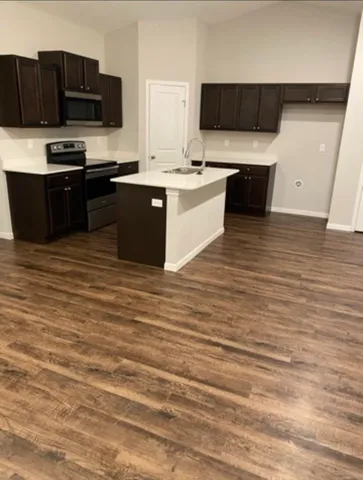 $340,000 | 462 South Longbranch Drive, Unit 2, Maize, KS 67101