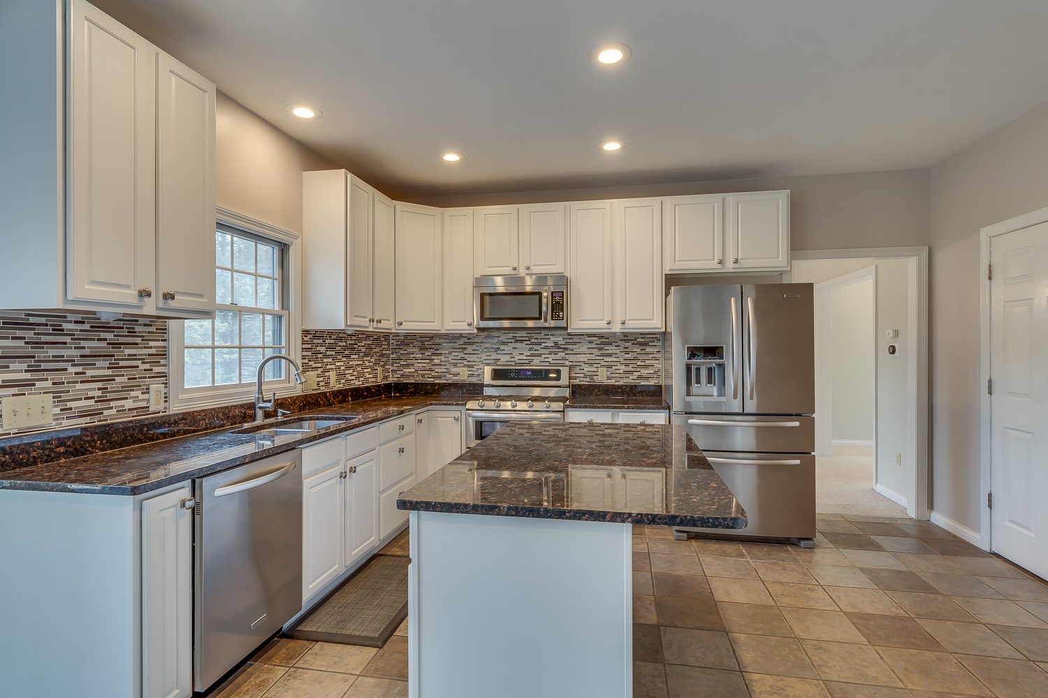 52488 Pickwick Point Granger, IN 46530 - Photo 10 of 36 Gallery Image 10