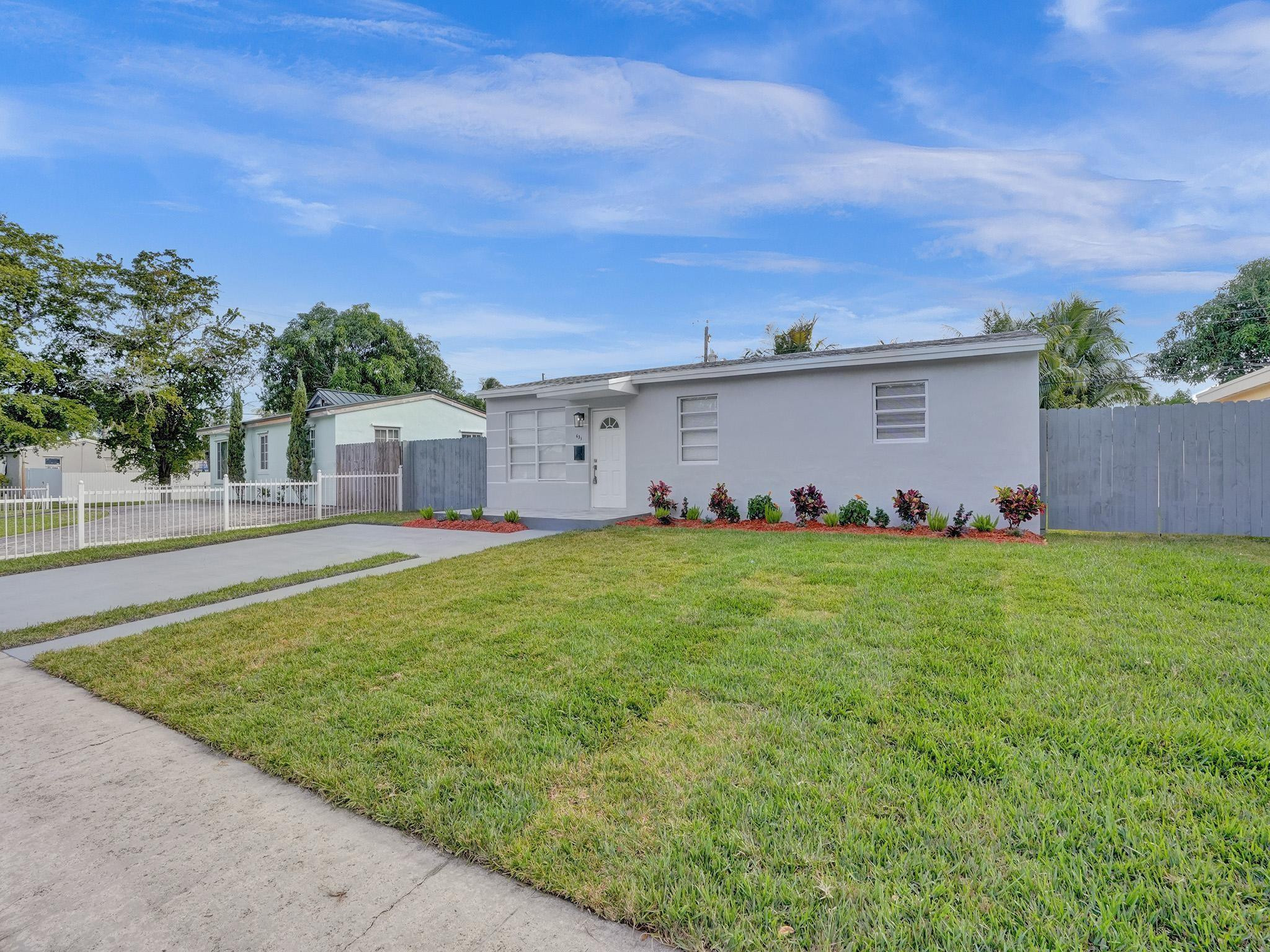 631 North 69th Terrace Hollywood, FL 33024 - Photo 2 of 60 Photo 2