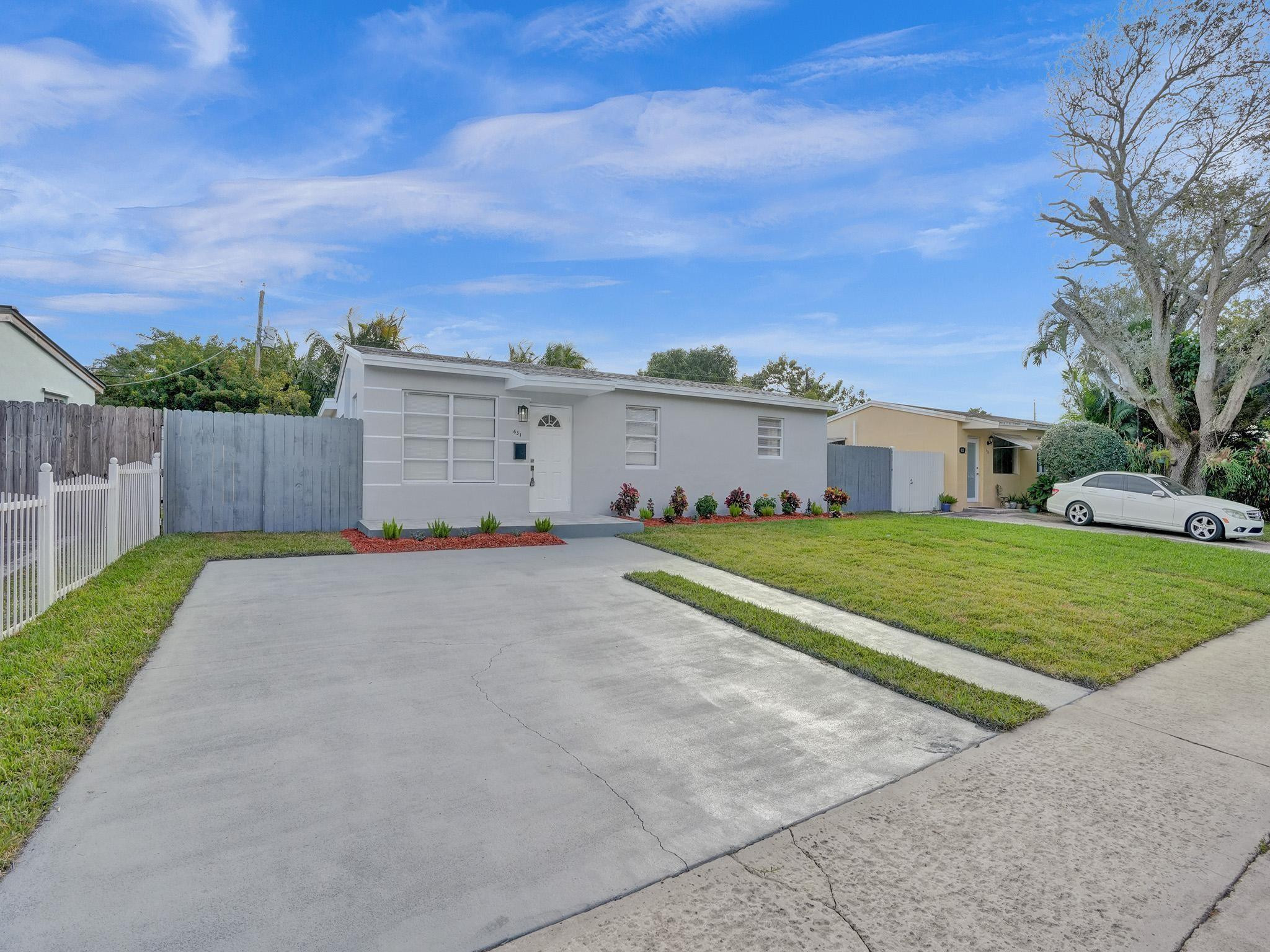 631 North 69th Terrace Hollywood, FL 33024 - Photo 4 of 60 a city view with tall buildings and a big yard