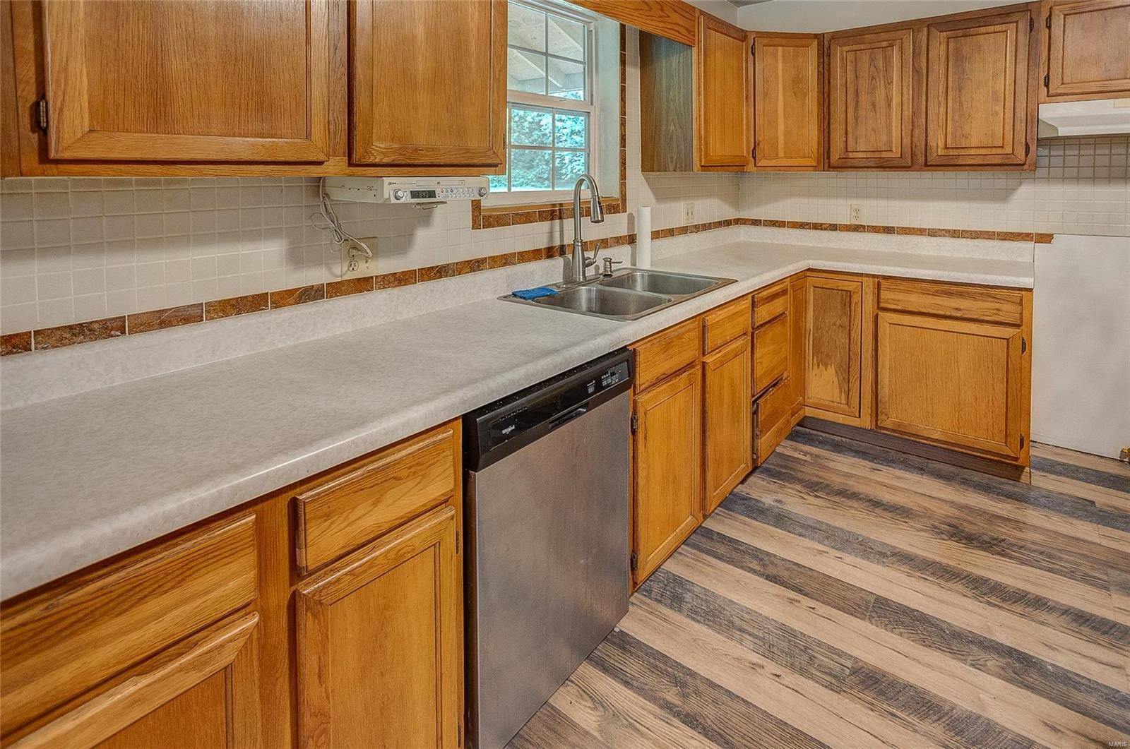 8668 Pin Oak Road Edwardsville, IL 62025 - Photo 11 of 40 Gallery Image 11