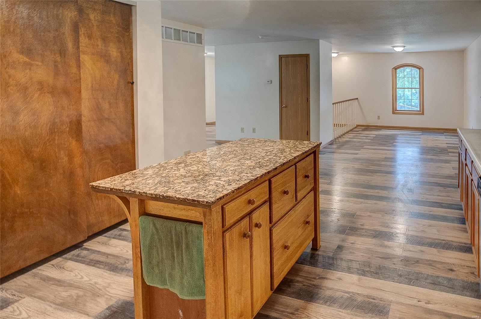 8668 Pin Oak Road Edwardsville, IL 62025 - Photo 12 of 40 Gallery Image 12