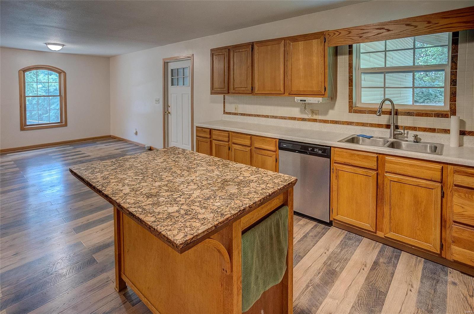 8668 Pin Oak Road Edwardsville, IL 62025 - Photo 13 of 40 Gallery Image 13