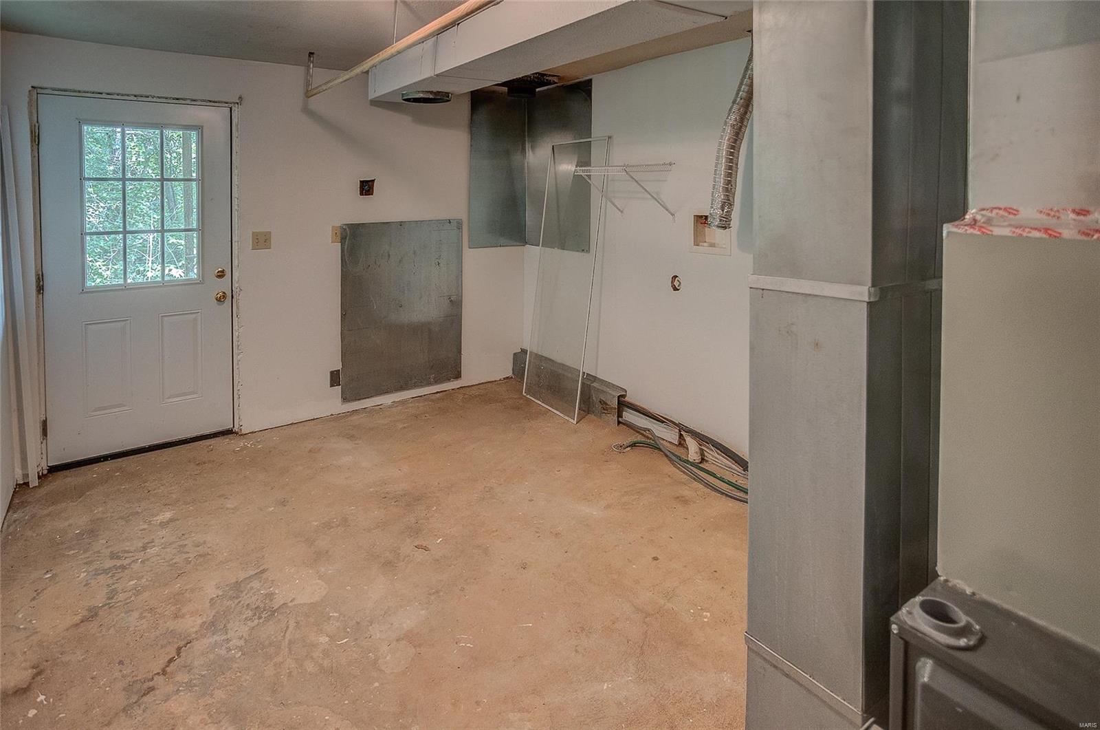 8668 Pin Oak Road Edwardsville, IL 62025 - Photo 16 of 40 Gallery Image 16