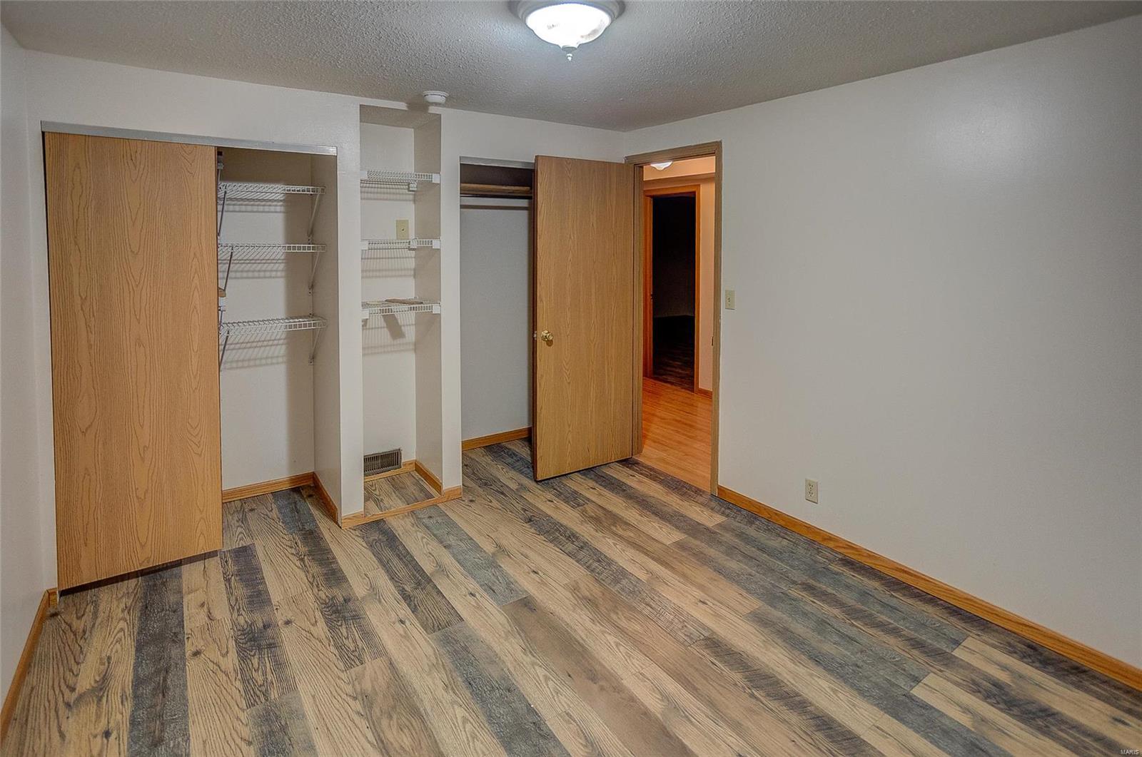 8668 Pin Oak Road Edwardsville, IL 62025 - Photo 18 of 40 Gallery Image 18