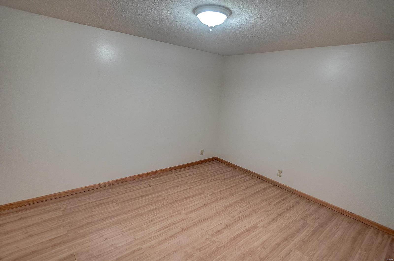 8668 Pin Oak Road Edwardsville, IL 62025 - Photo 21 of 40 Gallery Image 21