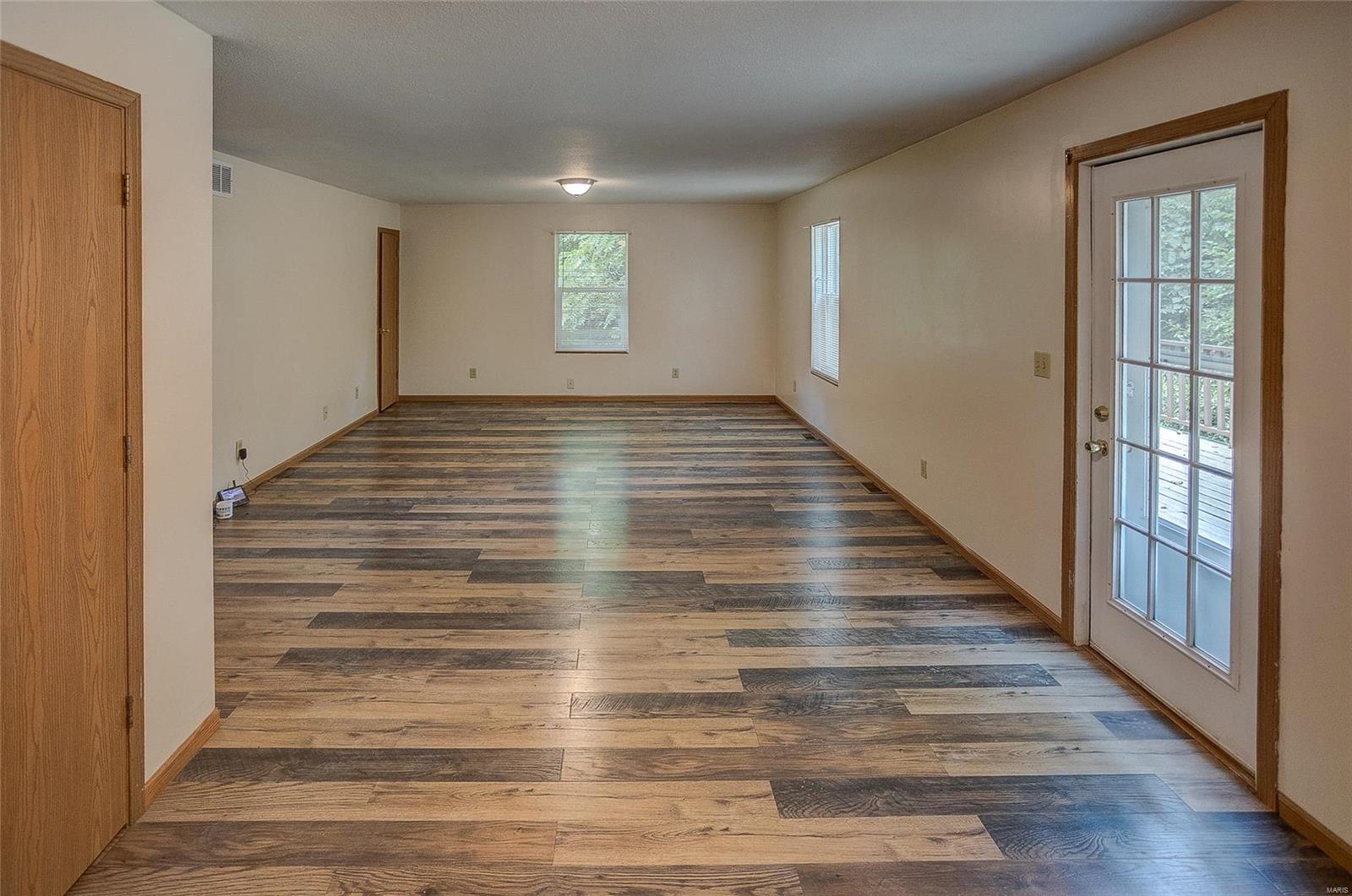 8668 Pin Oak Road Edwardsville, IL 62025 - Photo 3 of 40 Gallery Image 3