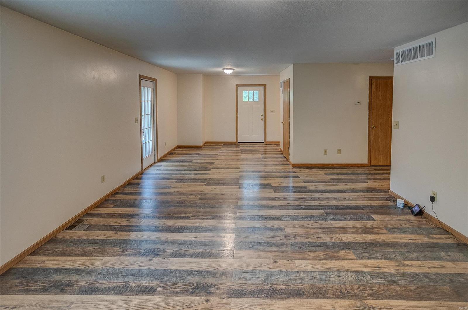 8668 Pin Oak Road Edwardsville, IL 62025 - Photo 5 of 40 Gallery Image 5