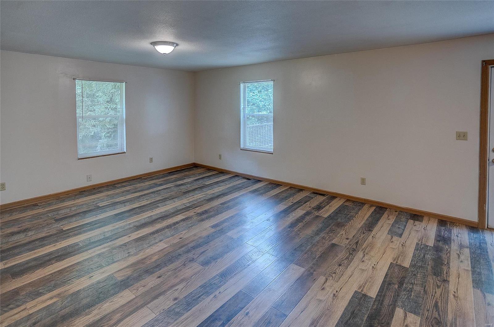 8668 Pin Oak Road Edwardsville, IL 62025 - Photo 6 of 40 Gallery Image 6