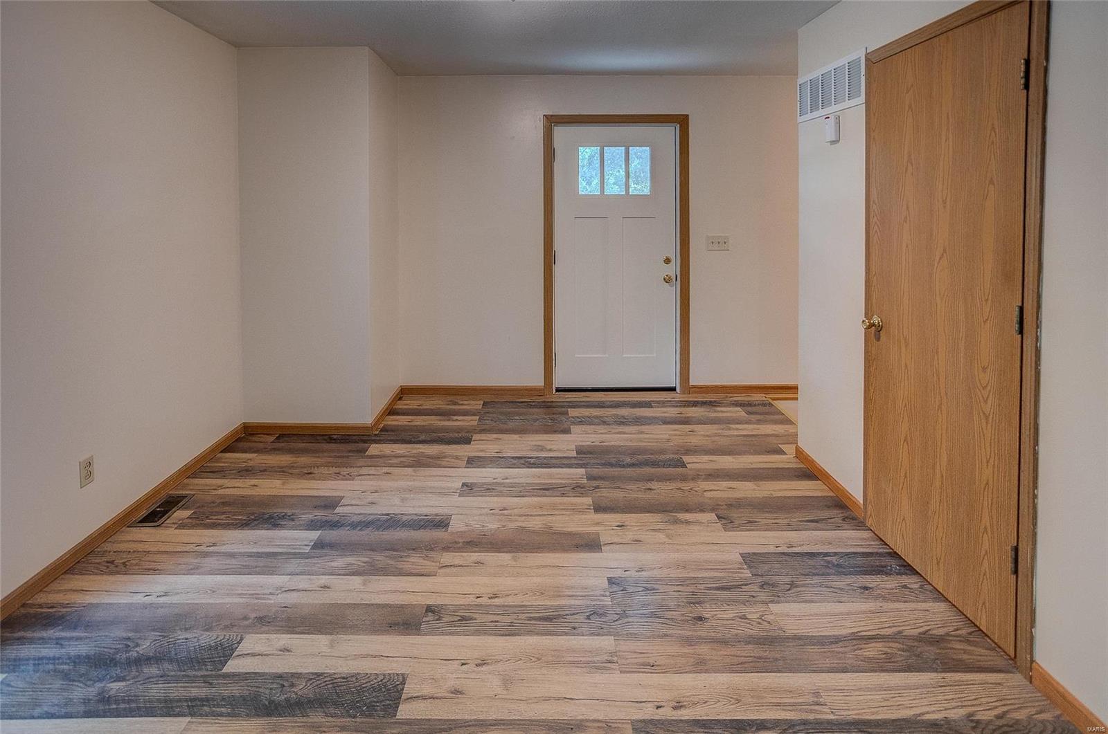 8668 Pin Oak Road Edwardsville, IL 62025 - Photo 7 of 40 Gallery Image 7