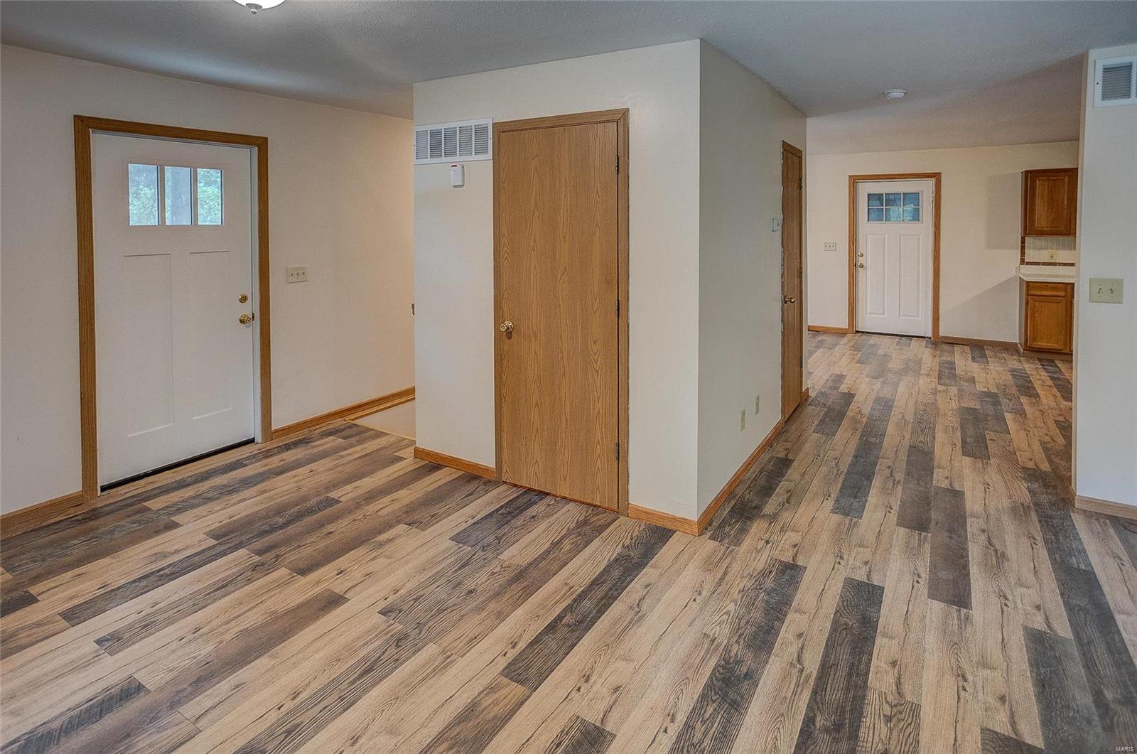 8668 Pin Oak Road Edwardsville, IL 62025 - Photo 8 of 40 Gallery Image 8