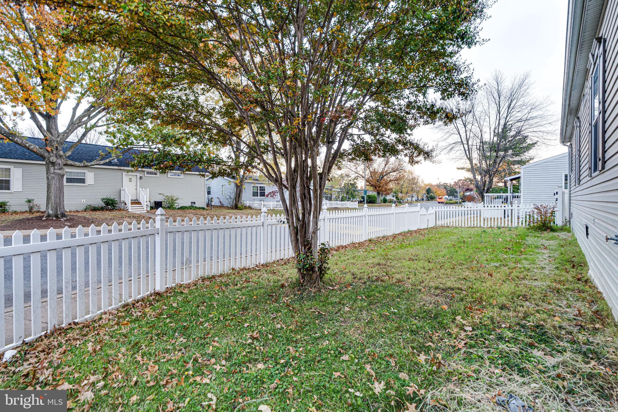 14640 Lufthansa Circle Chantilly, VA 20151 - Photo 26 of 35 Fenced yard