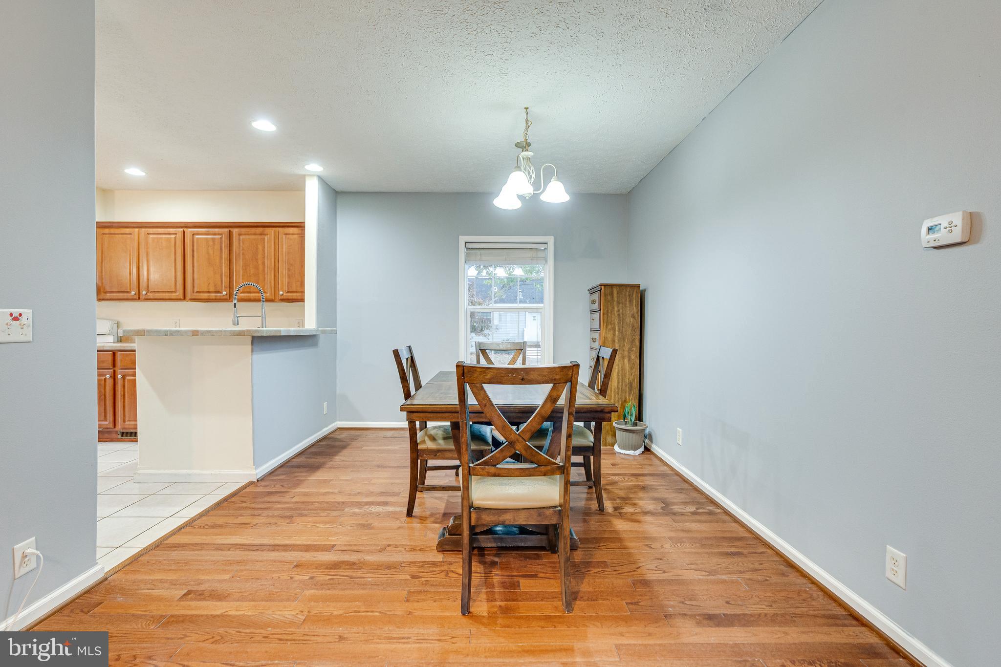 14640 Lufthansa Circle Chantilly, VA 20151 - Photo 8 of 35 Dining room