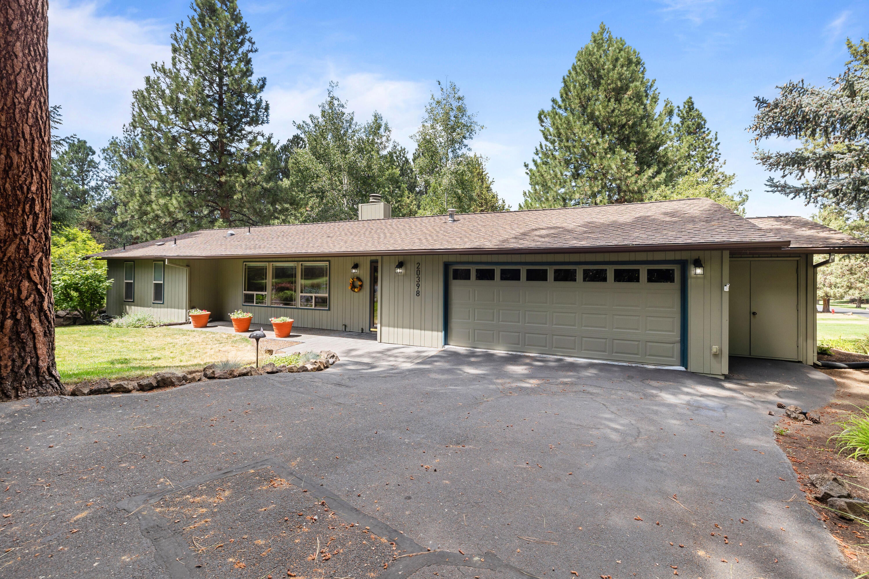 20398 Donkey Sled Road Bend, OR 97702 - Photo 2 of 44 4