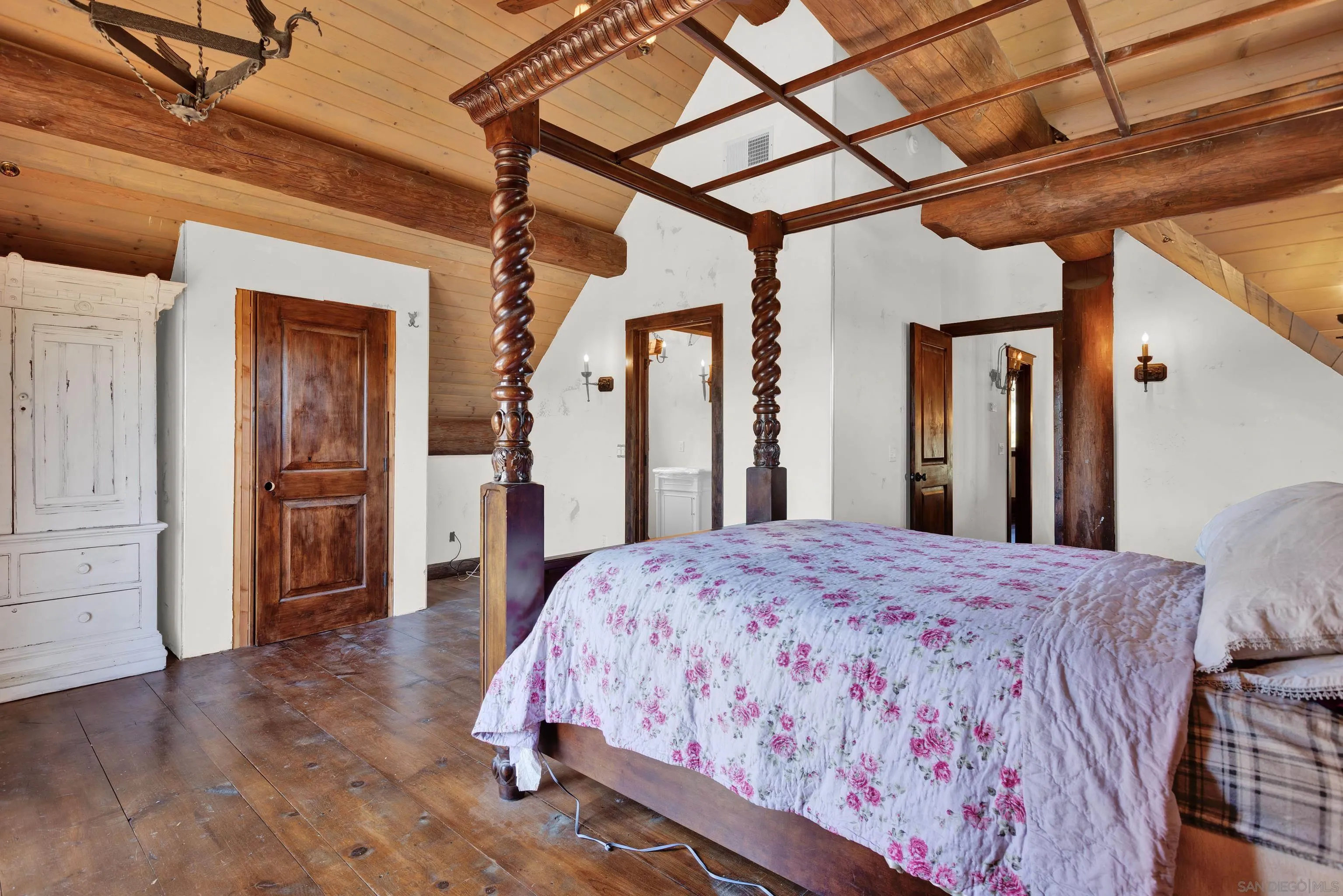 20580 Bexley Road Jamul, CA 91935 - Photo 29 of 50 a bedroom with a bed and a mirror