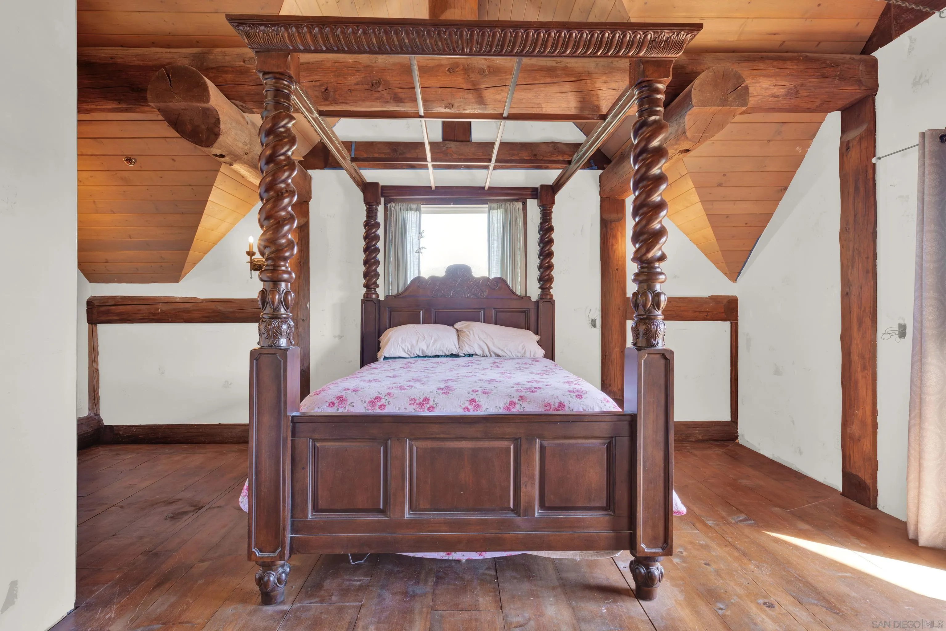 20580 Bexley Road Jamul, CA 91935 - Photo 30 of 50 a spacious bedroom with a bed and a window