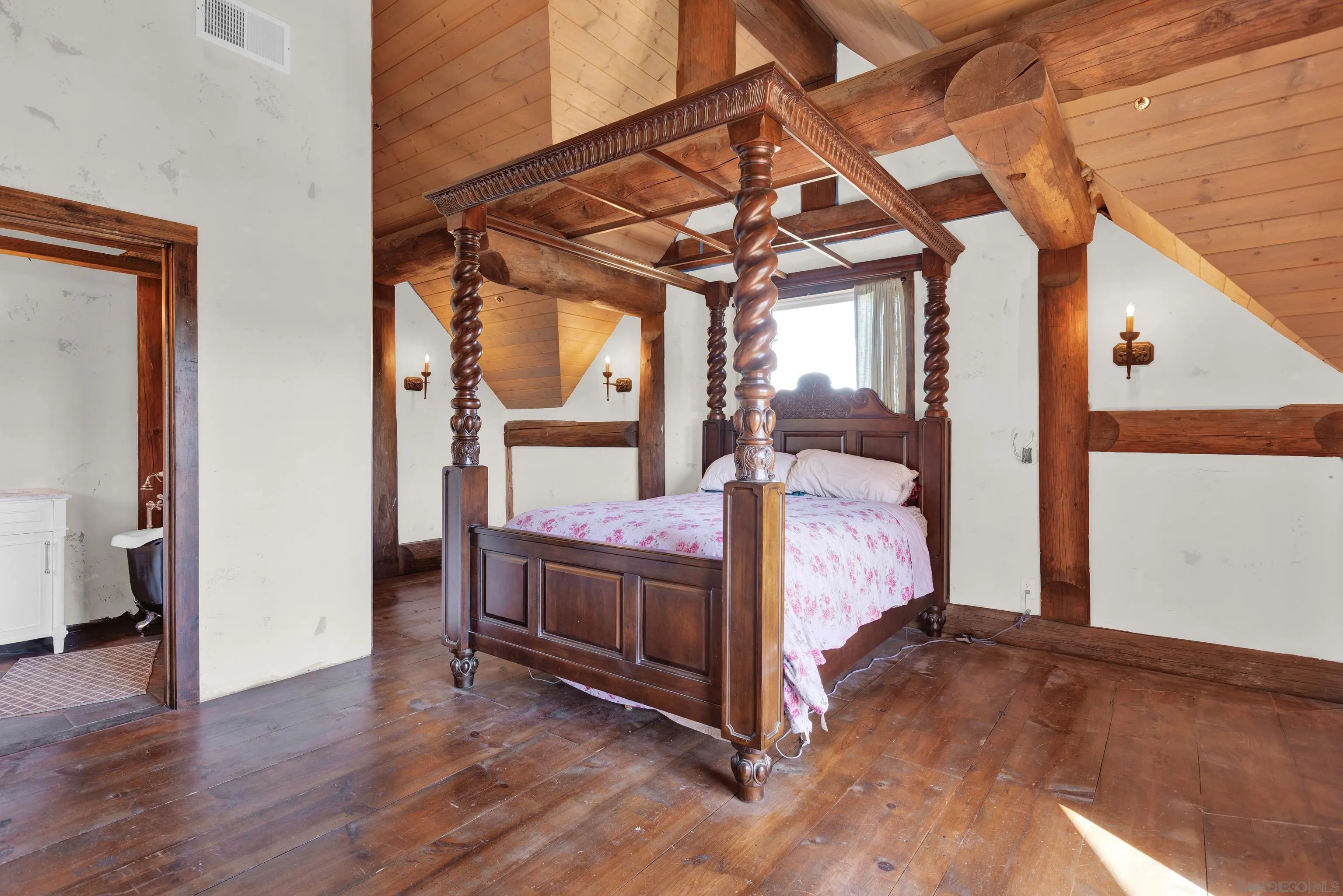 20580 Bexley Road Jamul, CA 91935 - Photo 36 of 50 a bed room with a bed and a mirror