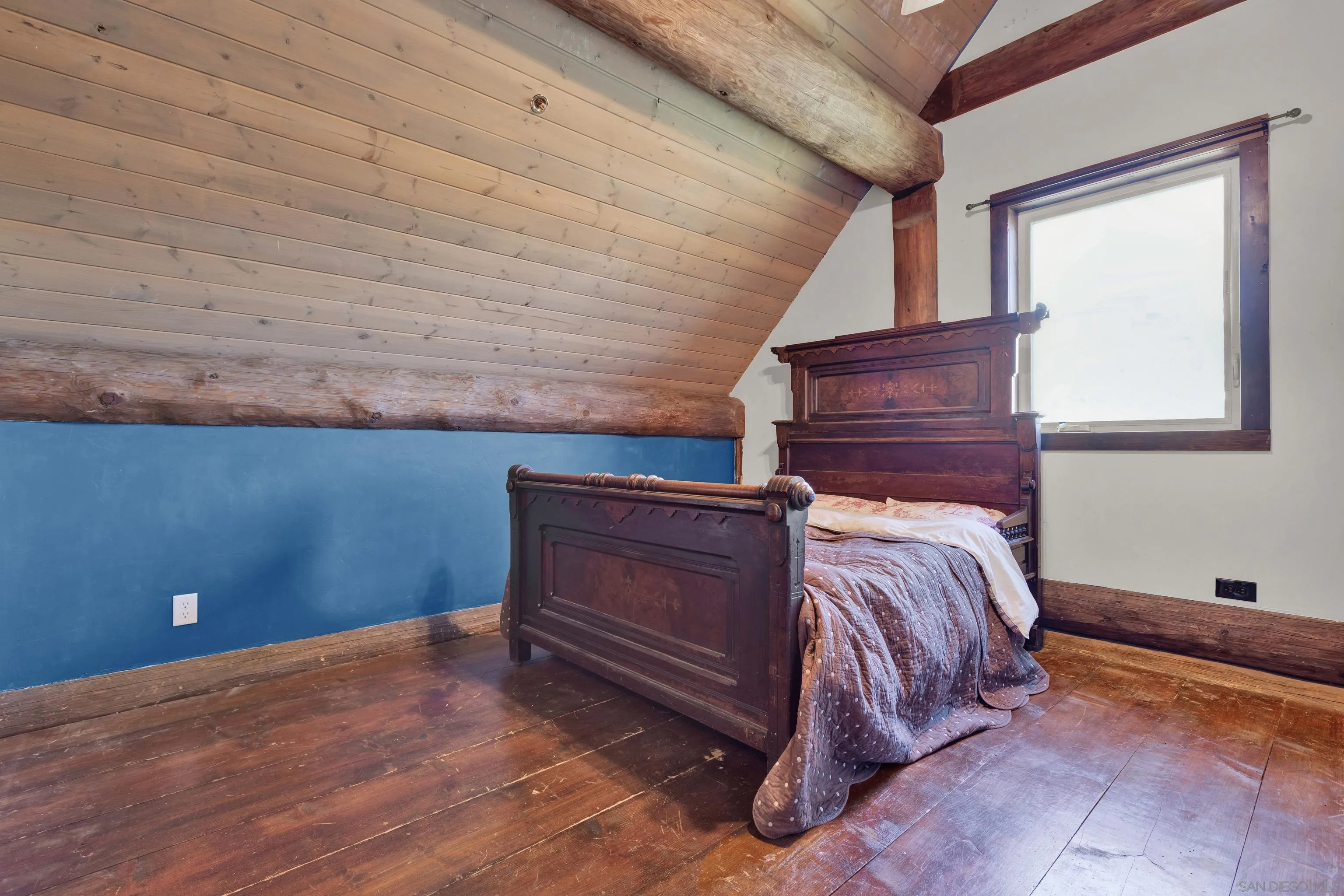 20580 Bexley Road Jamul, CA 91935 - Photo 38 of 50 a bed sitting in a bedroom next to a window