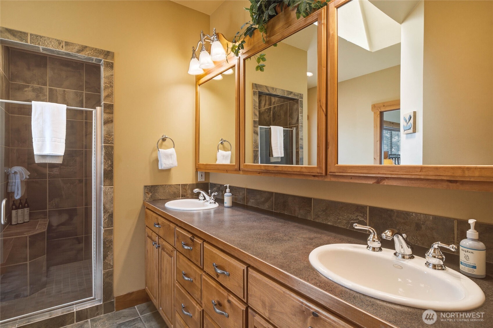 915 South Lakeshore Road Chelan, WA 98816 - Photo 36 of 40