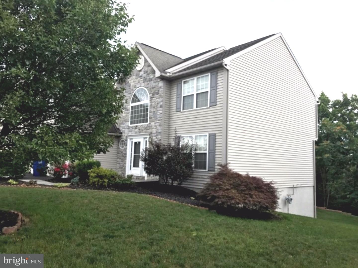 1211 Fox Road Leesport, PA 19533 - Photo 2 of 4 Exterior Side