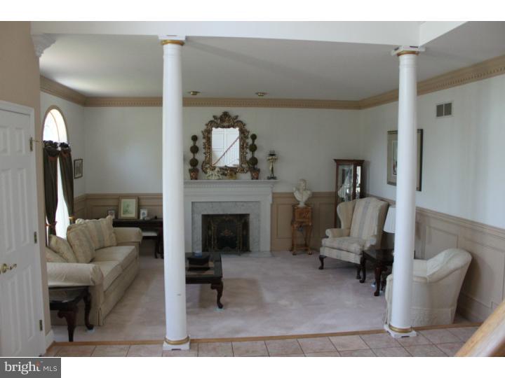 303 Nottingham Drive Spring City, PA 19475 - Photo 3 of 21 Living Room