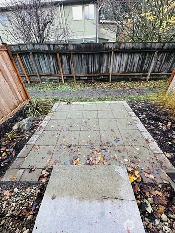 $1,900 | 21527 73rd Place West, Unit 4, Edmonds, WA 98026