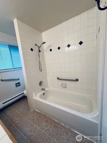 $1,900 | 21527 73rd Place West, Unit 4, Edmonds, WA 98026