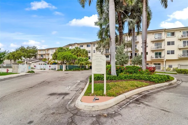 $599,999 | 1900 Oceanwalk Lane, Unit 136, Lauderdale-by-the-Sea, FL 33062