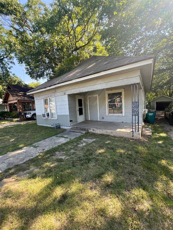 728 Ritchey Street Gainesville, TX 76240 - Photo 2 of 37