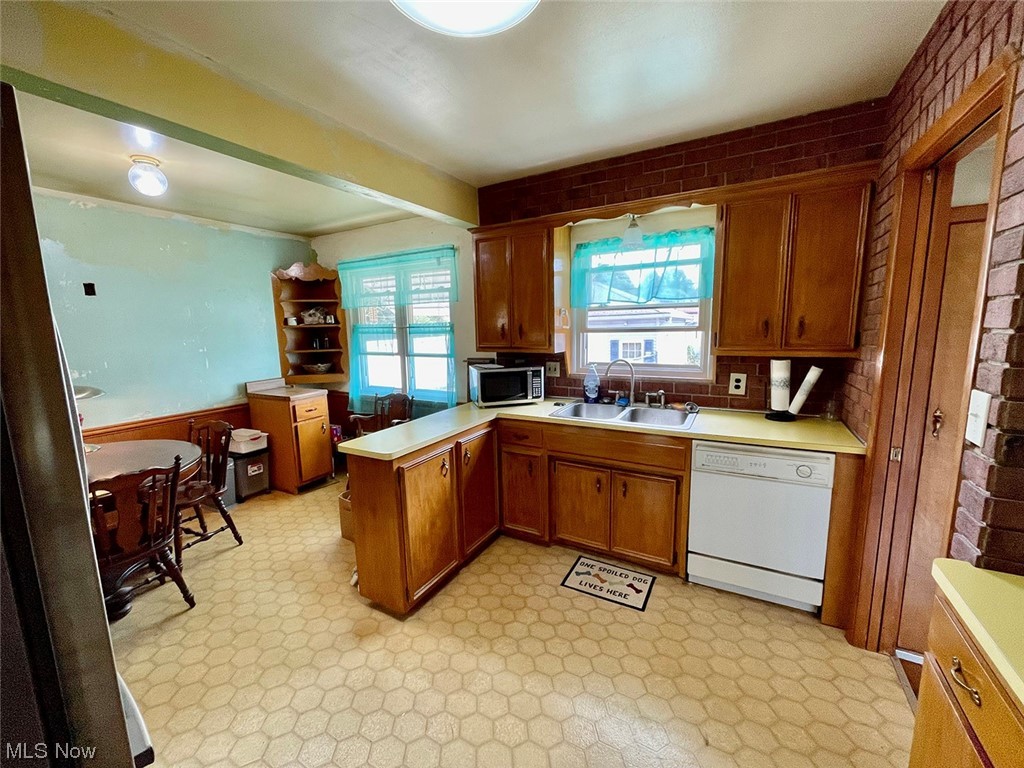 7209 Maplewood Road Parma, OH 44130 - Photo 10 of 23