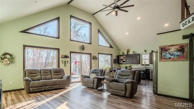 $484,000 | 2101 Vly Crk Drive, Owensville, MO 65066