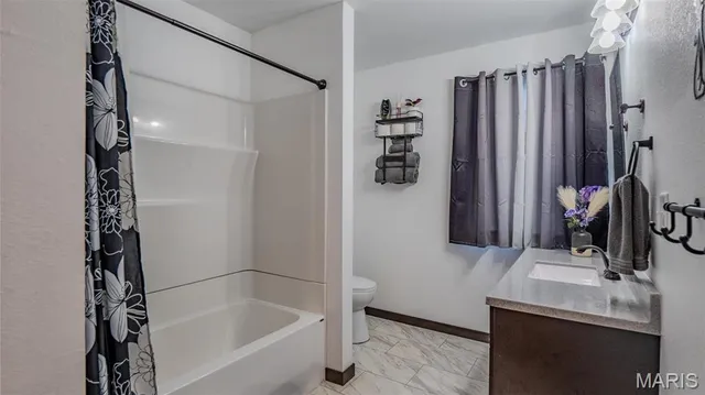 $484,000 | 2101 Vly Crk Drive, Owensville, MO 65066