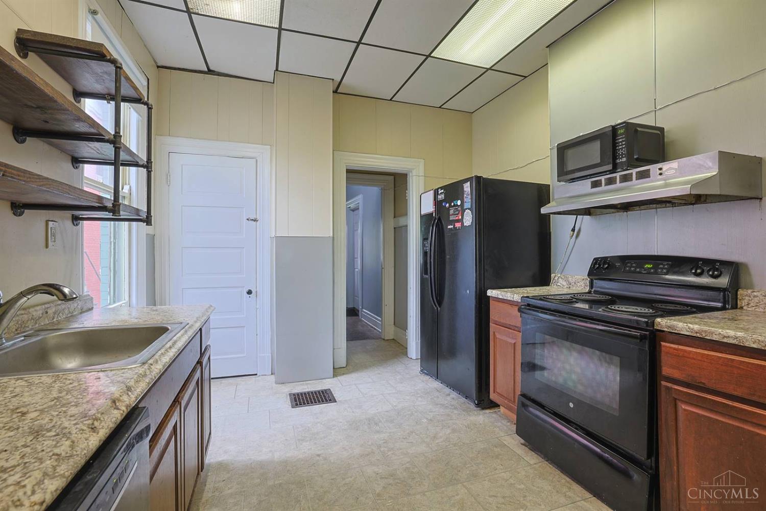 452 Riddle Road Cincinnati, OH 45220 - Photo 16 of 32