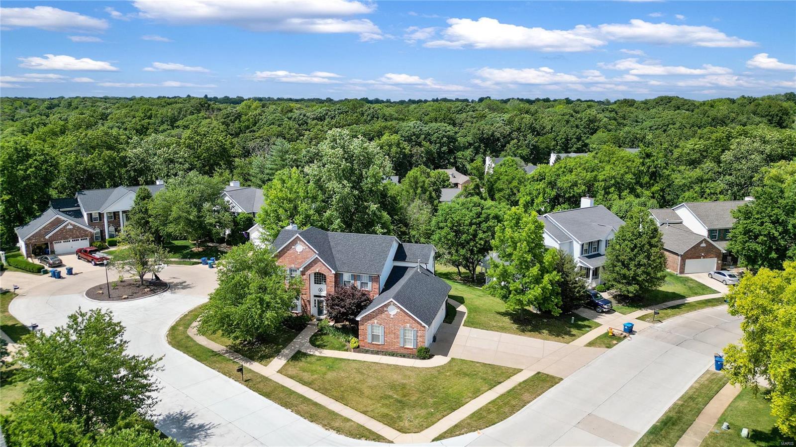 817 Castle Forest Court Ballwin, MO 63021 - Photo 8 of 68
