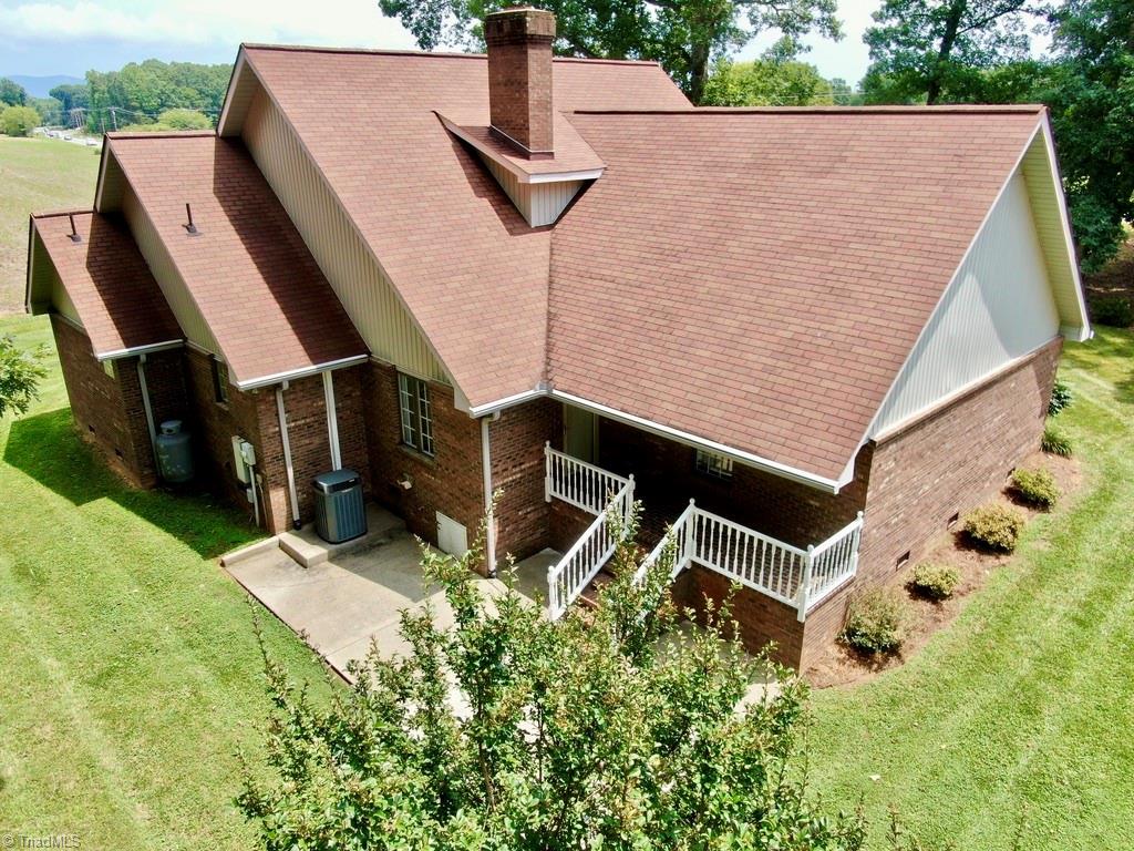 221 Mountain View Road King, NC 27021 - Photo 3 of 25 Gallery Image 3