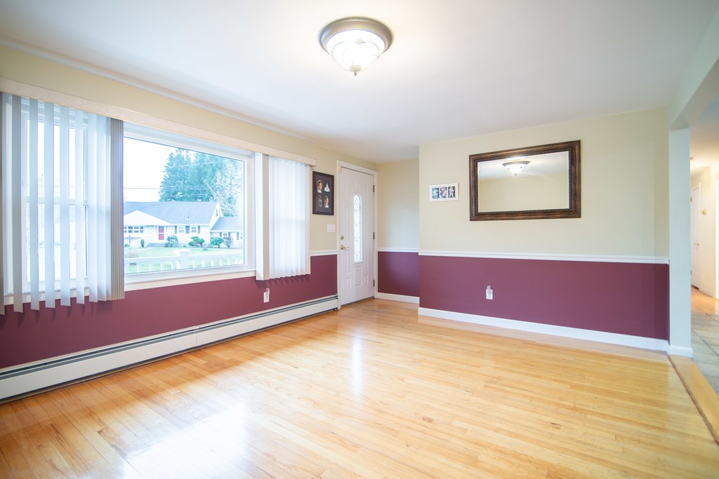 59 Nelson Road Cranston, RI 02921 - Photo 4 of 37 Gallery Image 4