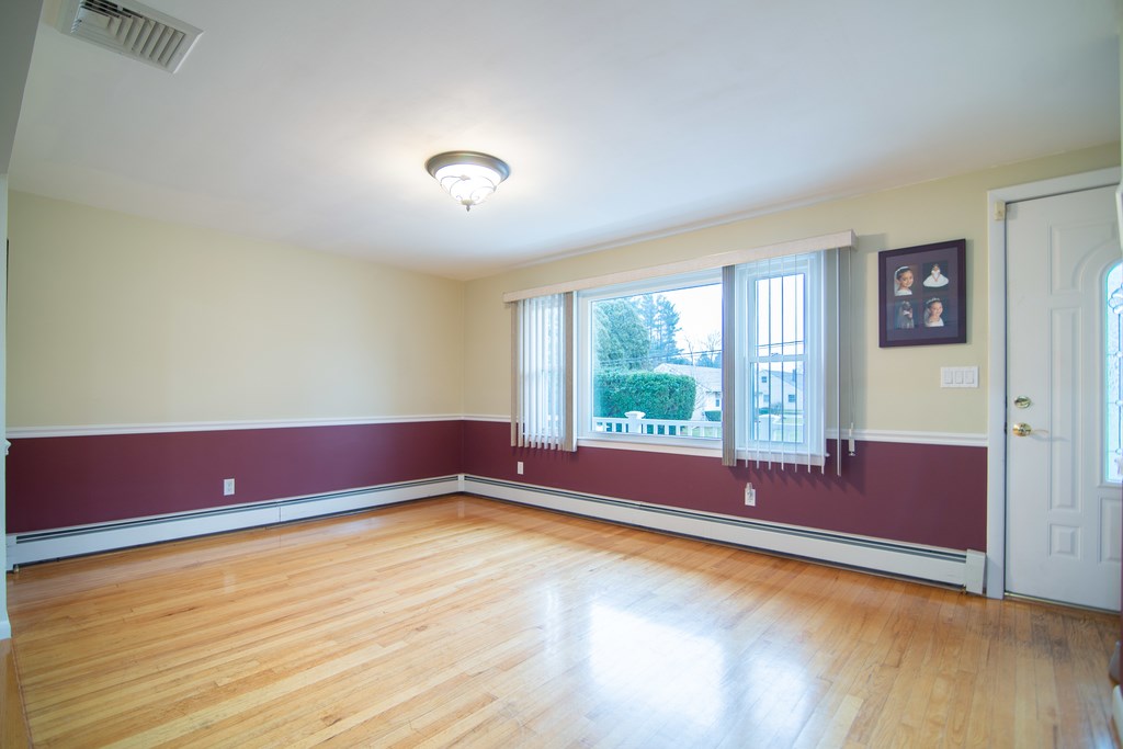59 Nelson Road Cranston, RI 02921 - Photo 5 of 37 Gallery Image 5