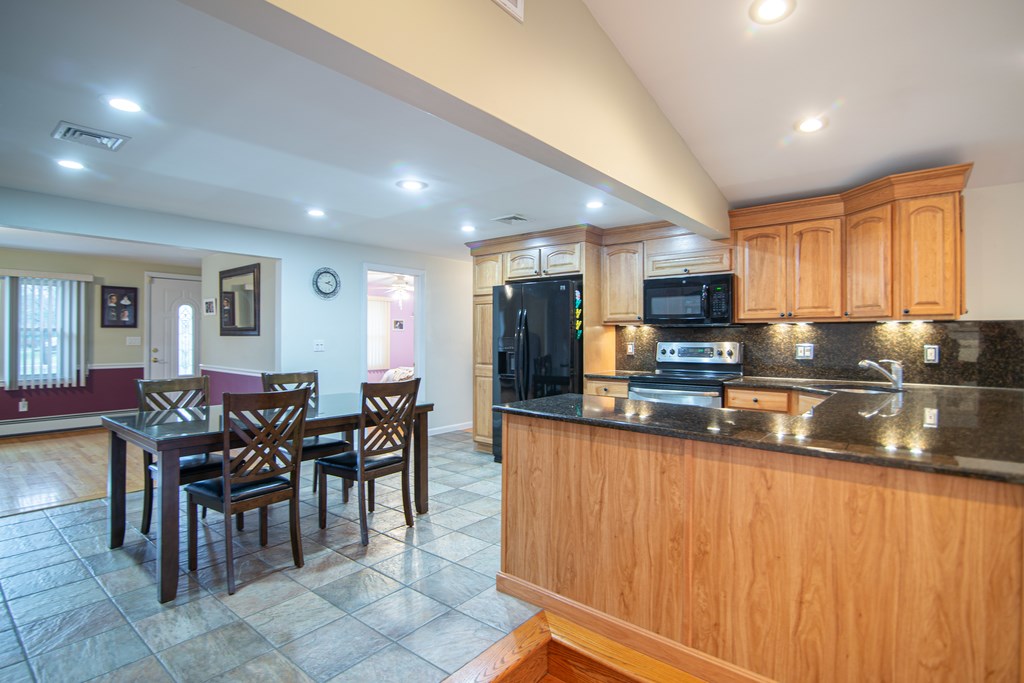 59 Nelson Road Cranston, RI 02921 - Photo 8 of 37 Gallery Image 8