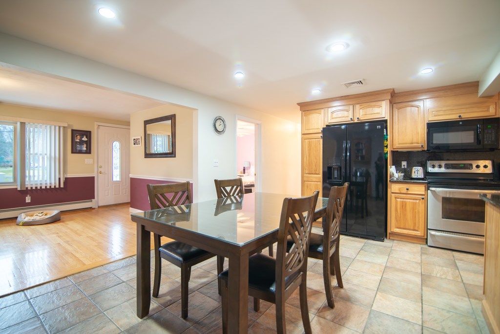 59 Nelson Road Cranston, RI 02921 - Photo 10 of 37 Gallery Image 10
